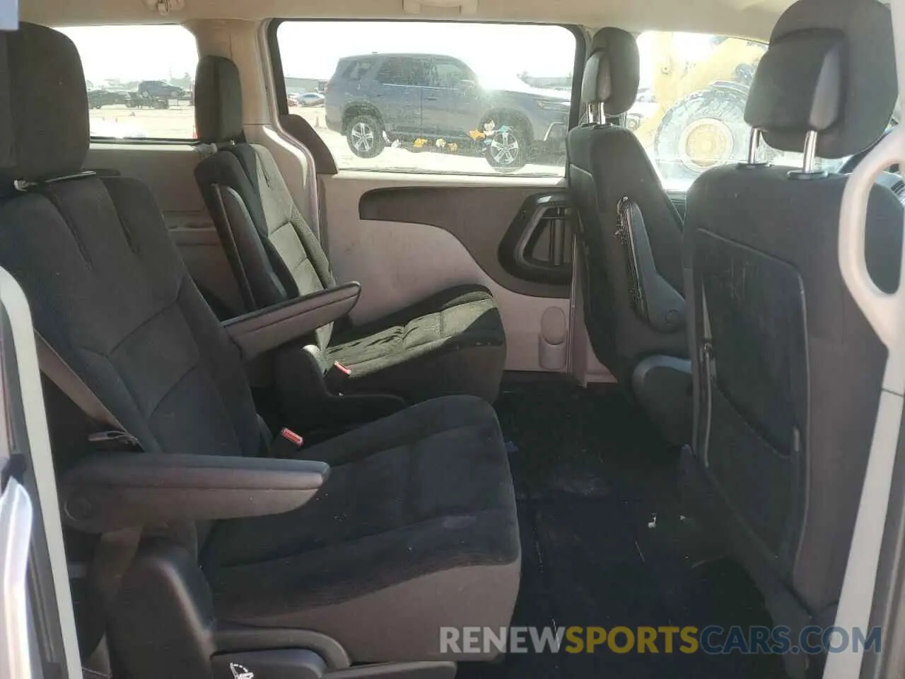 11 Photograph of a damaged car 2C4RDGBG6KR558524 DODGE CARAVAN 2019