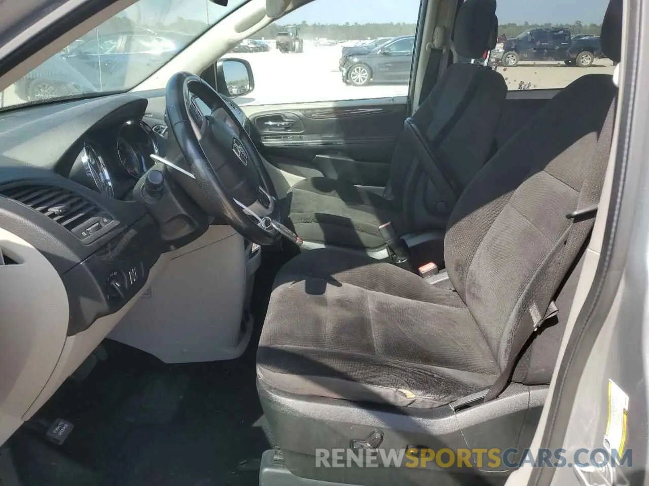 7 Photograph of a damaged car 2C4RDGBG6KR558524 DODGE CARAVAN 2019