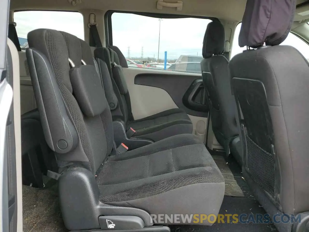 11 Photograph of a damaged car 2C4RDGBG6KR583830 DODGE CARAVAN 2019