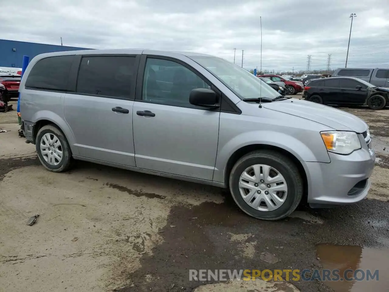 4 Photograph of a damaged car 2C4RDGBG6KR583830 DODGE CARAVAN 2019