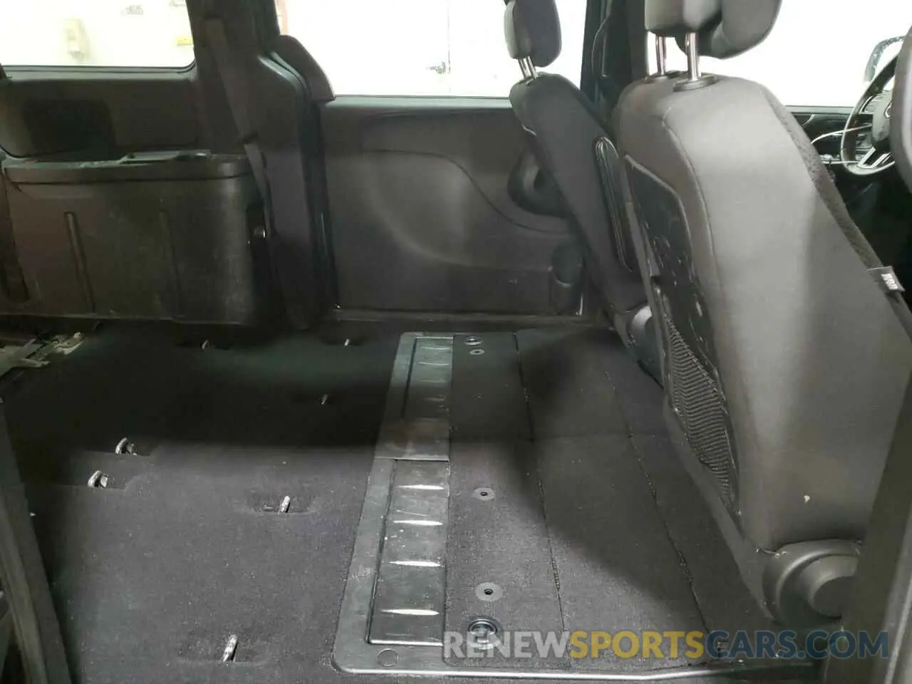 11 Photograph of a damaged car 2C4RDGBG6KR584380 DODGE CARAVAN 2019