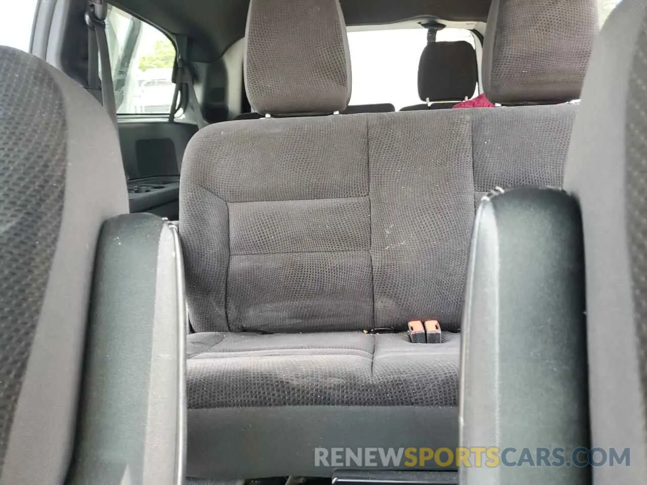 10 Photograph of a damaged car 2C4RDGBG6KR623484 DODGE CARAVAN 2019