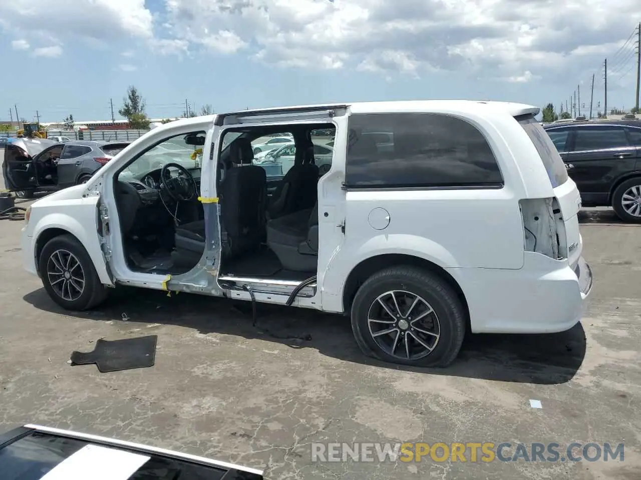 2 Photograph of a damaged car 2C4RDGBG6KR623484 DODGE CARAVAN 2019