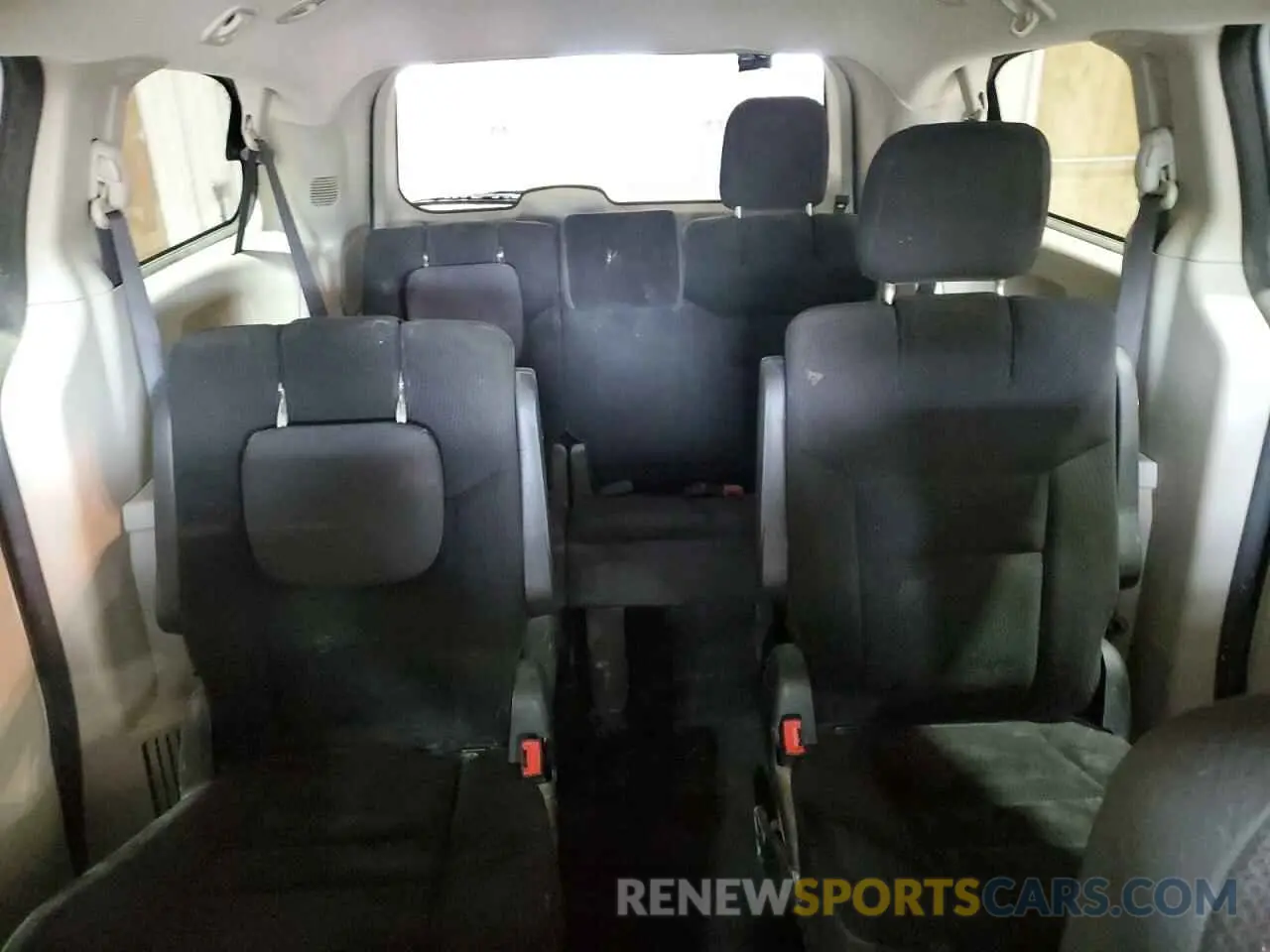 10 Photograph of a damaged car 2C4RDGBG6KR729000 DODGE CARAVAN 2019