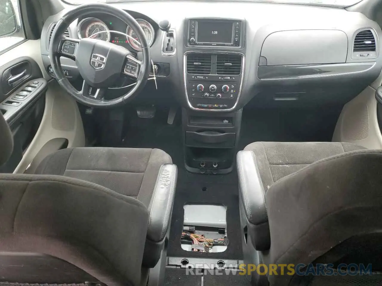 8 Photograph of a damaged car 2C4RDGBG6KR751207 DODGE CARAVAN 2019