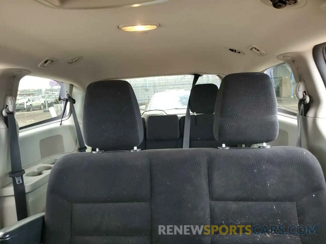 10 Photograph of a damaged car 2C4RDGBG6KR752132 DODGE CARAVAN 2019