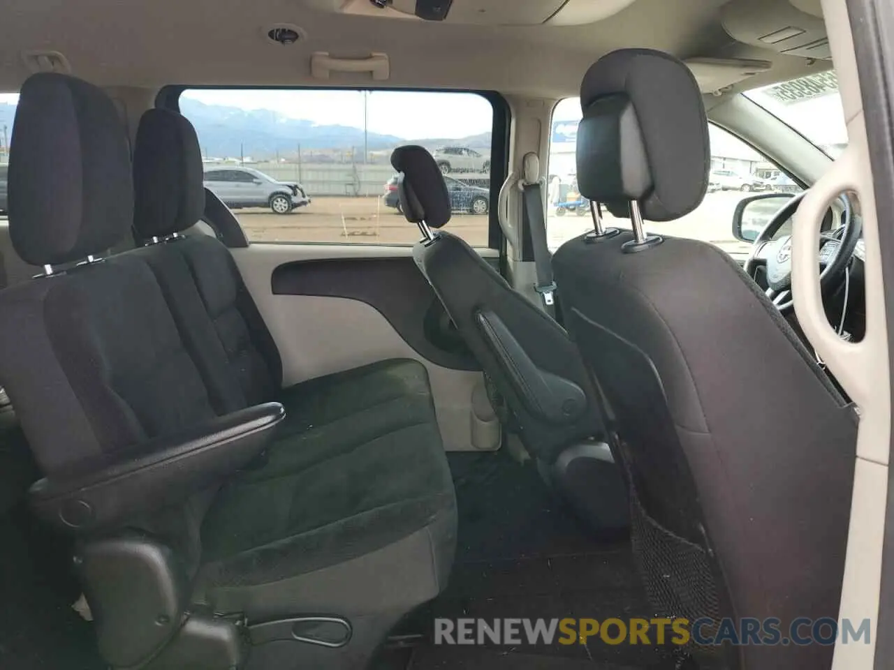 11 Photograph of a damaged car 2C4RDGBG6KR752132 DODGE CARAVAN 2019