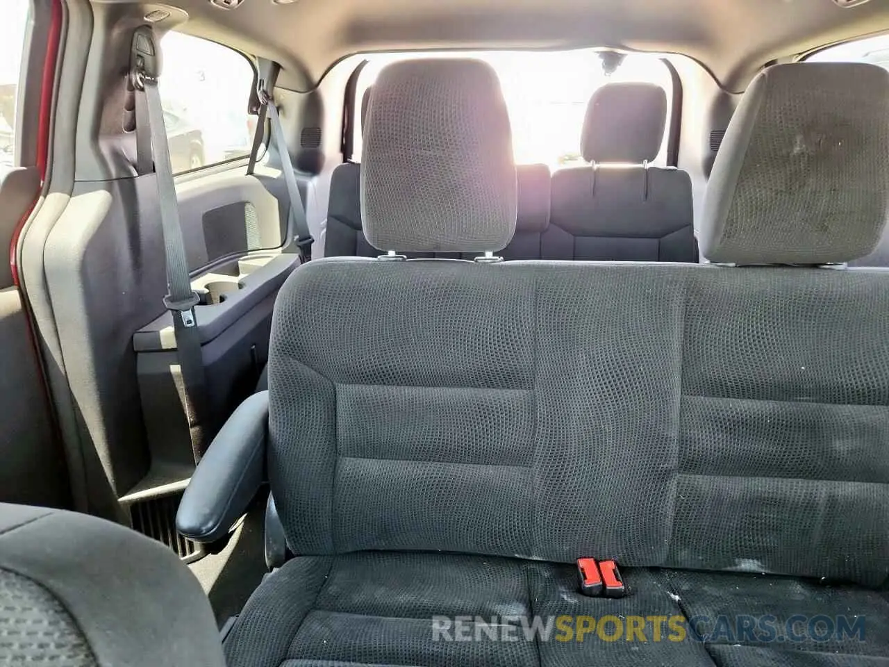 10 Photograph of a damaged car 2C4RDGBG7KR551520 DODGE CARAVAN 2019