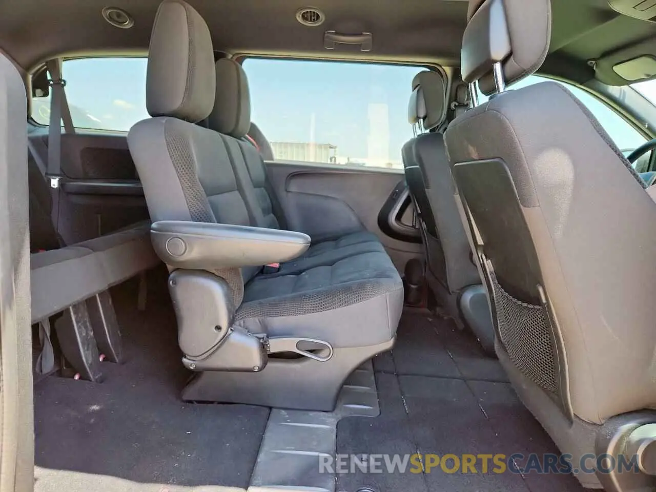 11 Photograph of a damaged car 2C4RDGBG7KR551520 DODGE CARAVAN 2019
