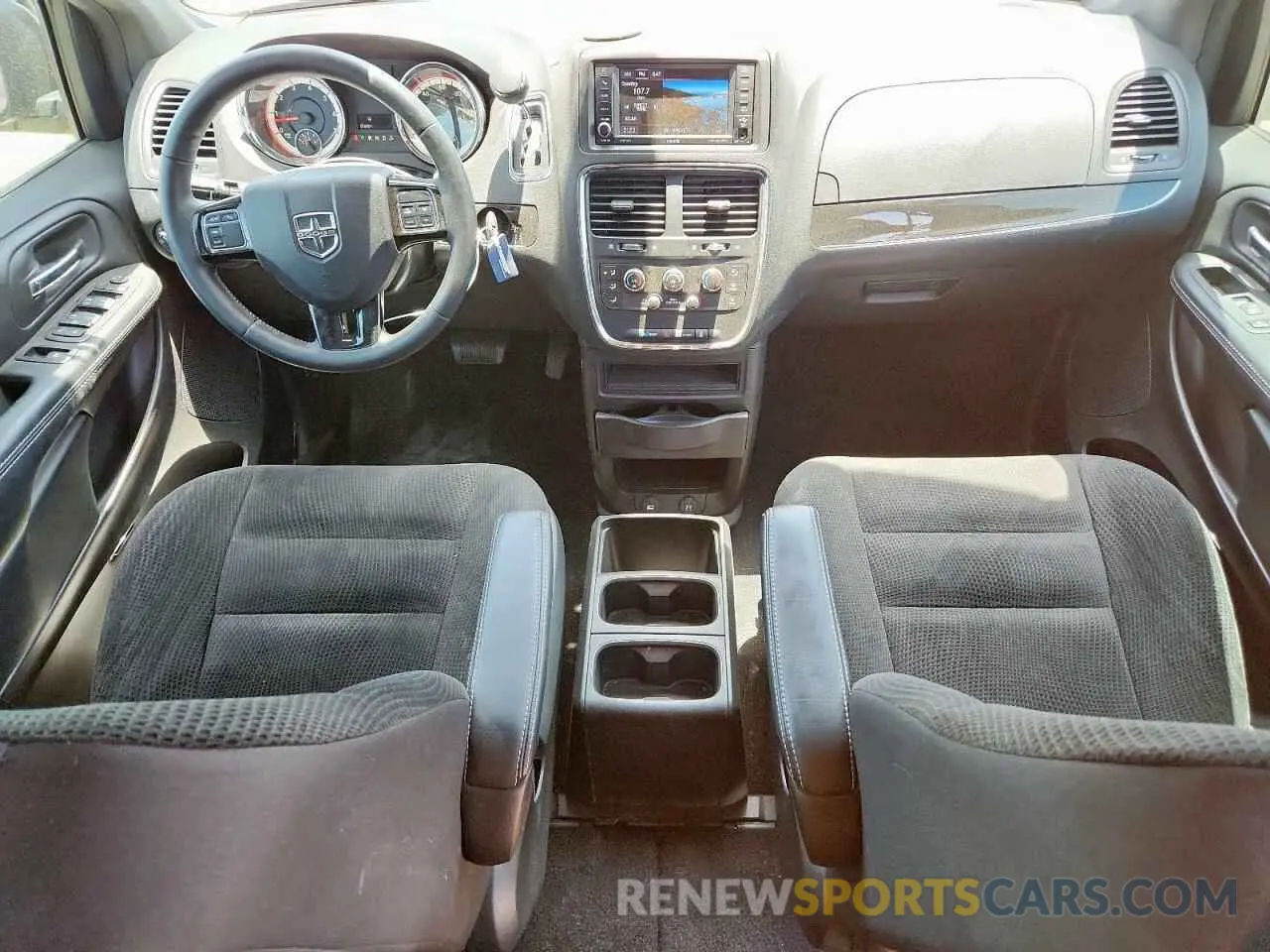 8 Photograph of a damaged car 2C4RDGBG7KR551520 DODGE CARAVAN 2019