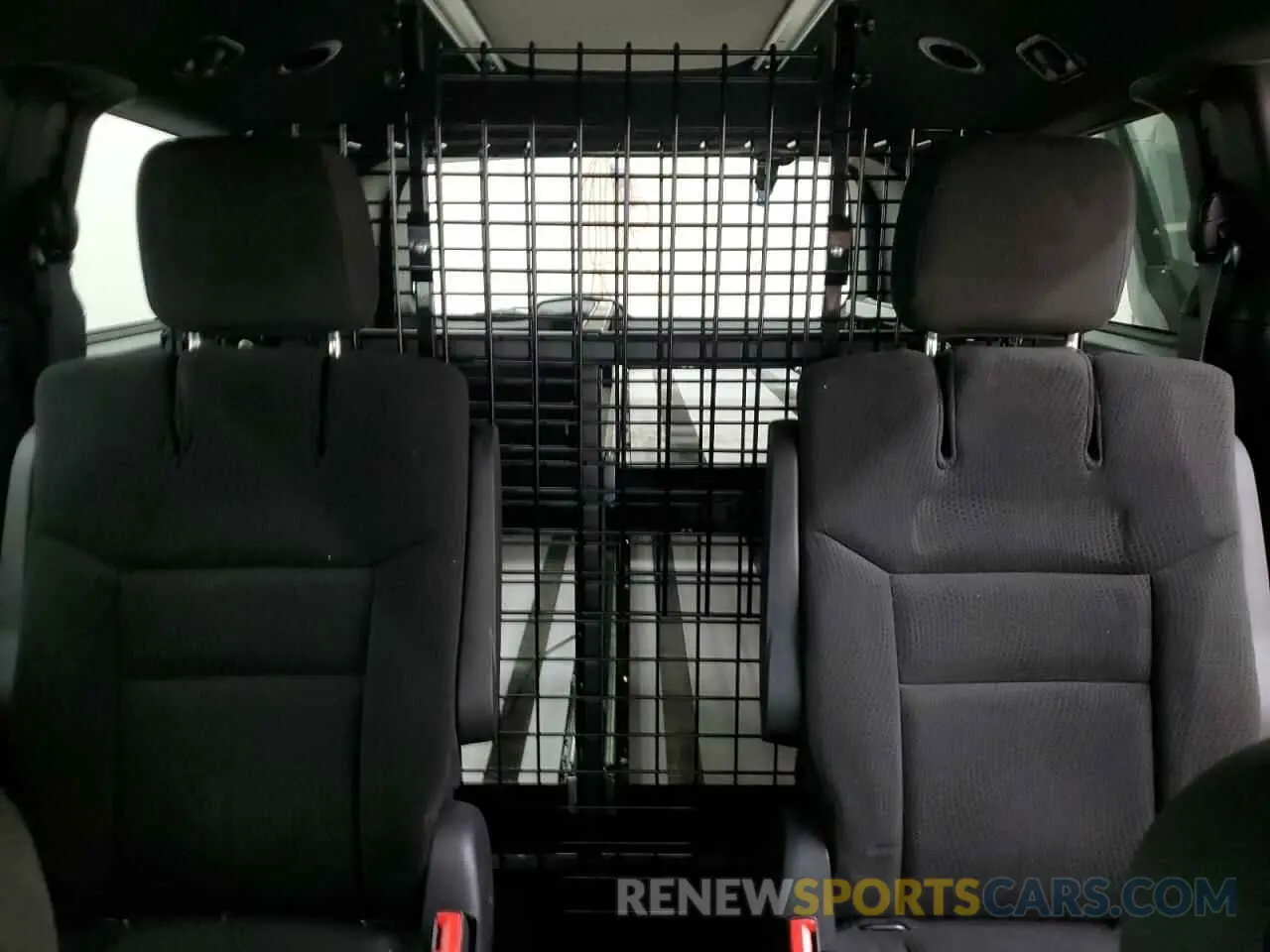 10 Photograph of a damaged car 2C4RDGBG7KR704235 DODGE CARAVAN 2019