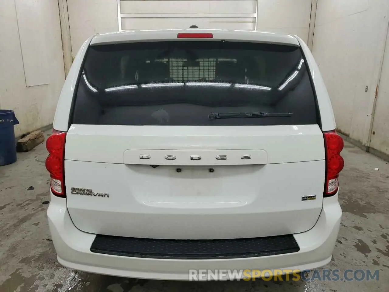 6 Photograph of a damaged car 2C4RDGBG7KR704235 DODGE CARAVAN 2019