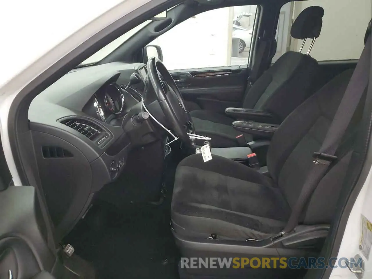 7 Photograph of a damaged car 2C4RDGBG7KR704235 DODGE CARAVAN 2019