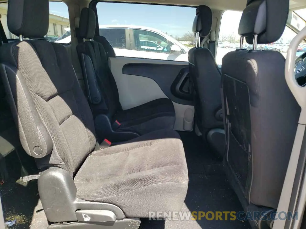 12 Photograph of a damaged car 2C4RDGBG8KR573672 DODGE CARAVAN 2019