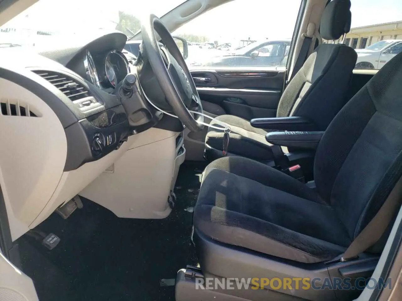 7 Photograph of a damaged car 2C4RDGBG8KR573672 DODGE CARAVAN 2019