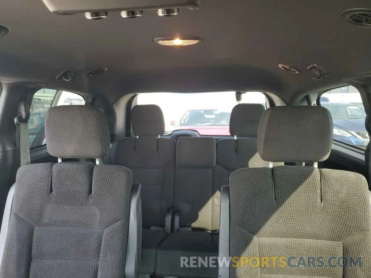 10 Photograph of a damaged car 2C4RDGBG8KR596577 DODGE CARAVAN 2019