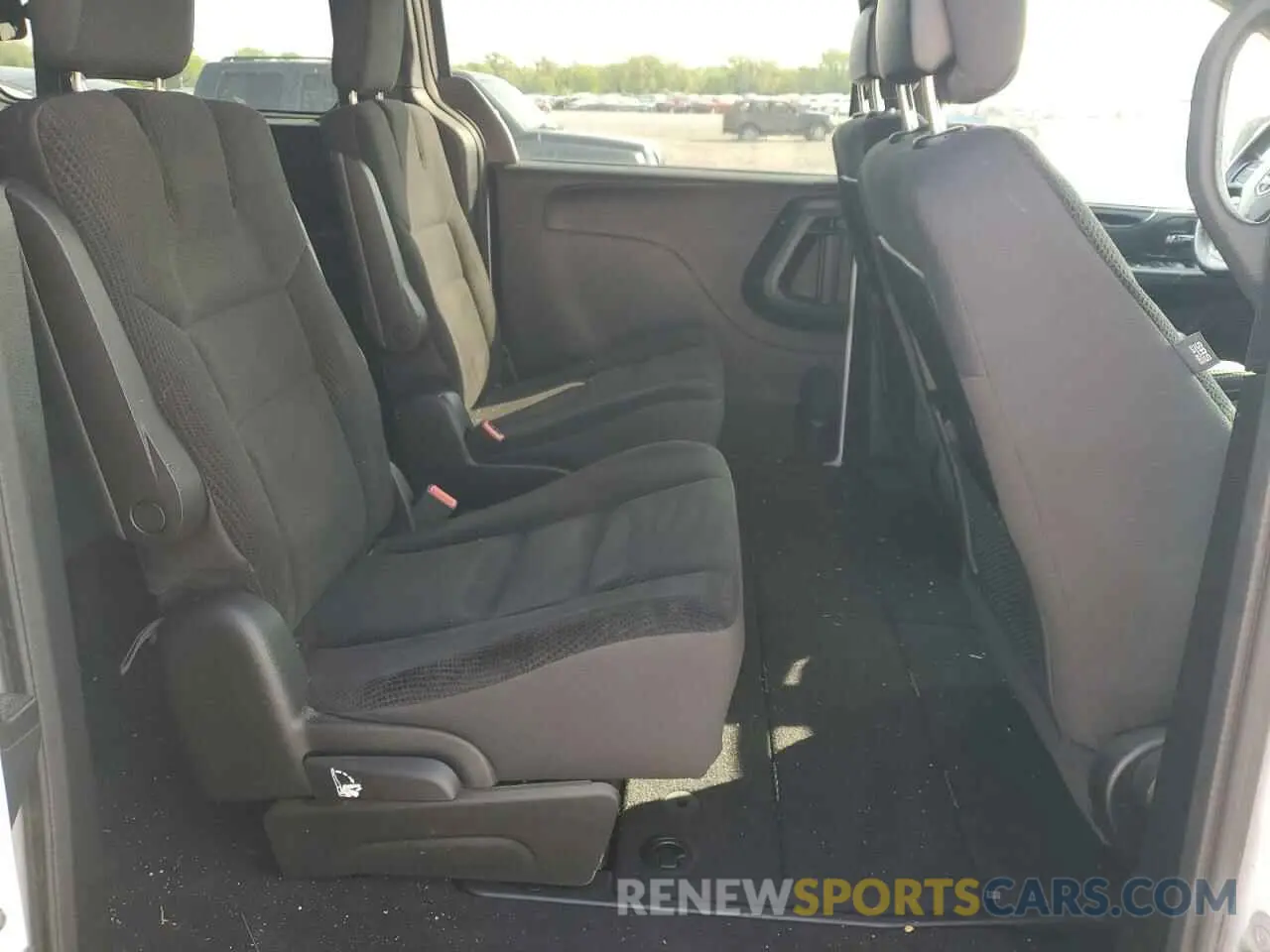 11 Photograph of a damaged car 2C4RDGBG8KR596577 DODGE CARAVAN 2019