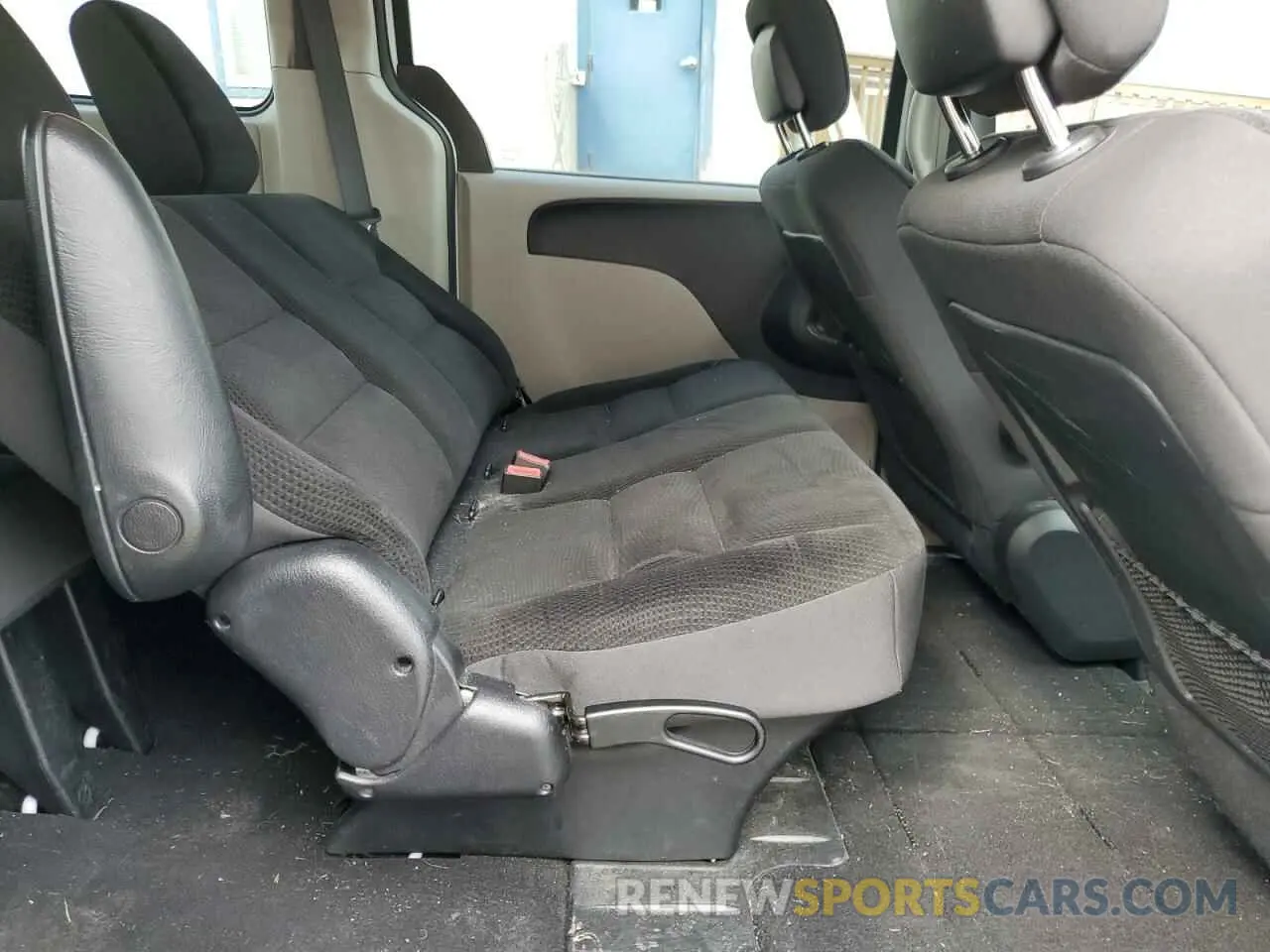 11 Photograph of a damaged car 2C4RDGBG8KR602605 DODGE CARAVAN 2019