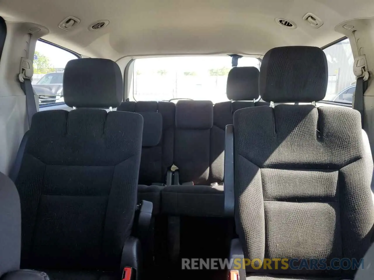 10 Photograph of a damaged car 2C4RDGBG8KR641551 DODGE CARAVAN 2019