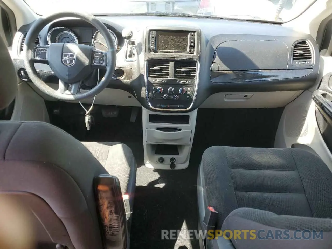 8 Photograph of a damaged car 2C4RDGBG8KR641551 DODGE CARAVAN 2019