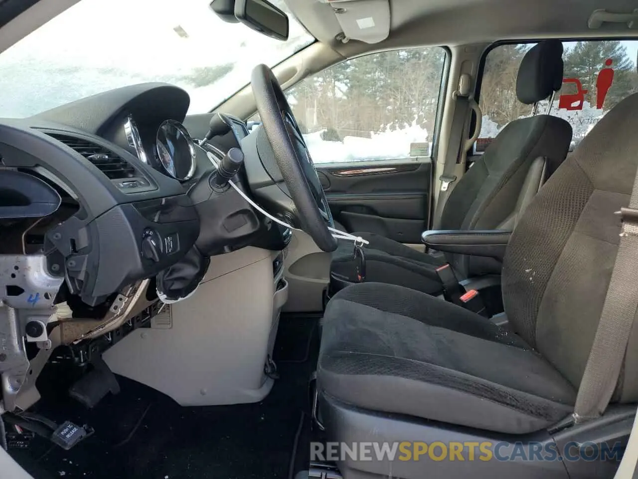 7 Photograph of a damaged car 2C4RDGBG8KR704535 DODGE CARAVAN 2019