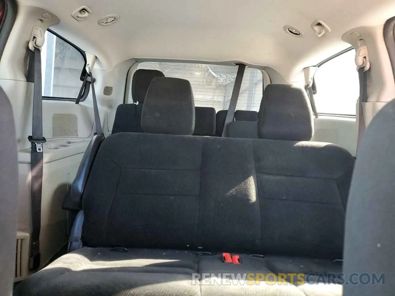 10 Photograph of a damaged car 2C4RDGBG8KR796827 DODGE CARAVAN 2019