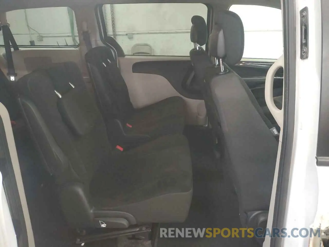 11 Photograph of a damaged car 2C4RDGBG9KR531169 DODGE CARAVAN 2019