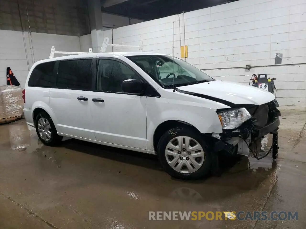 4 Photograph of a damaged car 2C4RDGBG9KR605786 DODGE CARAVAN 2019