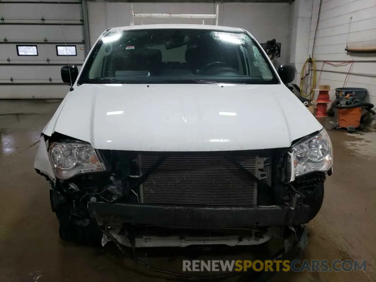 5 Photograph of a damaged car 2C4RDGBG9KR605786 DODGE CARAVAN 2019