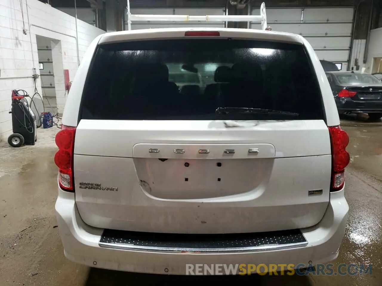 6 Photograph of a damaged car 2C4RDGBG9KR605786 DODGE CARAVAN 2019