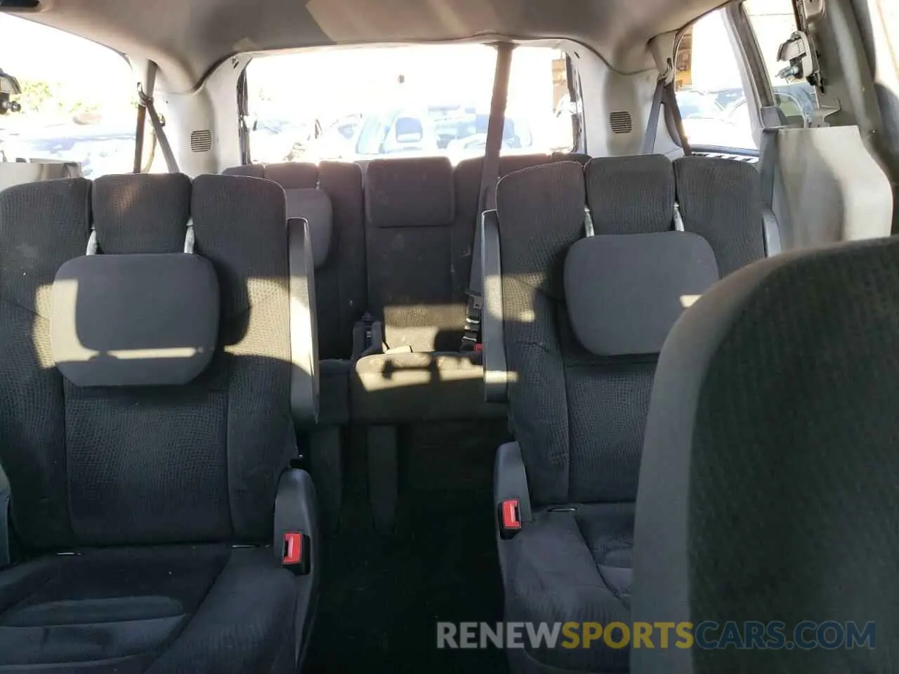 10 Photograph of a damaged car 2C4RDGBG9KR677815 DODGE CARAVAN 2019