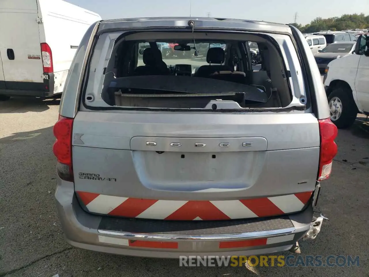 6 Photograph of a damaged car 2C4RDGBG9KR677815 DODGE CARAVAN 2019