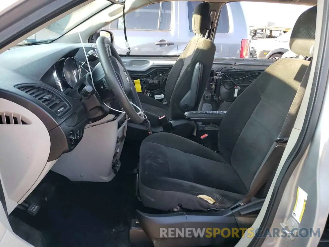 7 Photograph of a damaged car 2C4RDGBG9KR677815 DODGE CARAVAN 2019