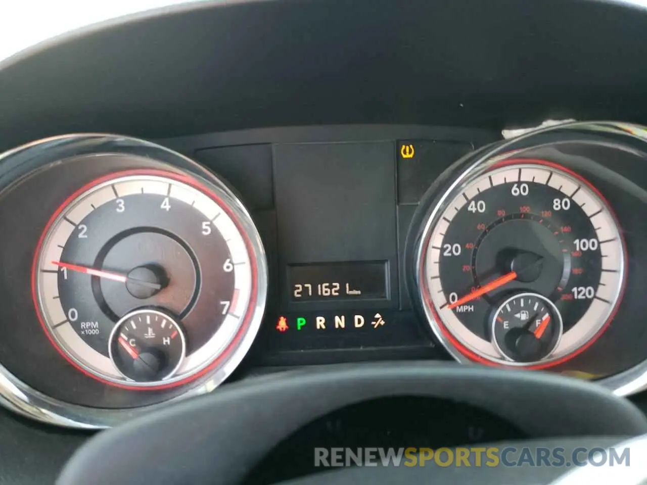 9 Photograph of a damaged car 2C4RDGBG9KR677815 DODGE CARAVAN 2019