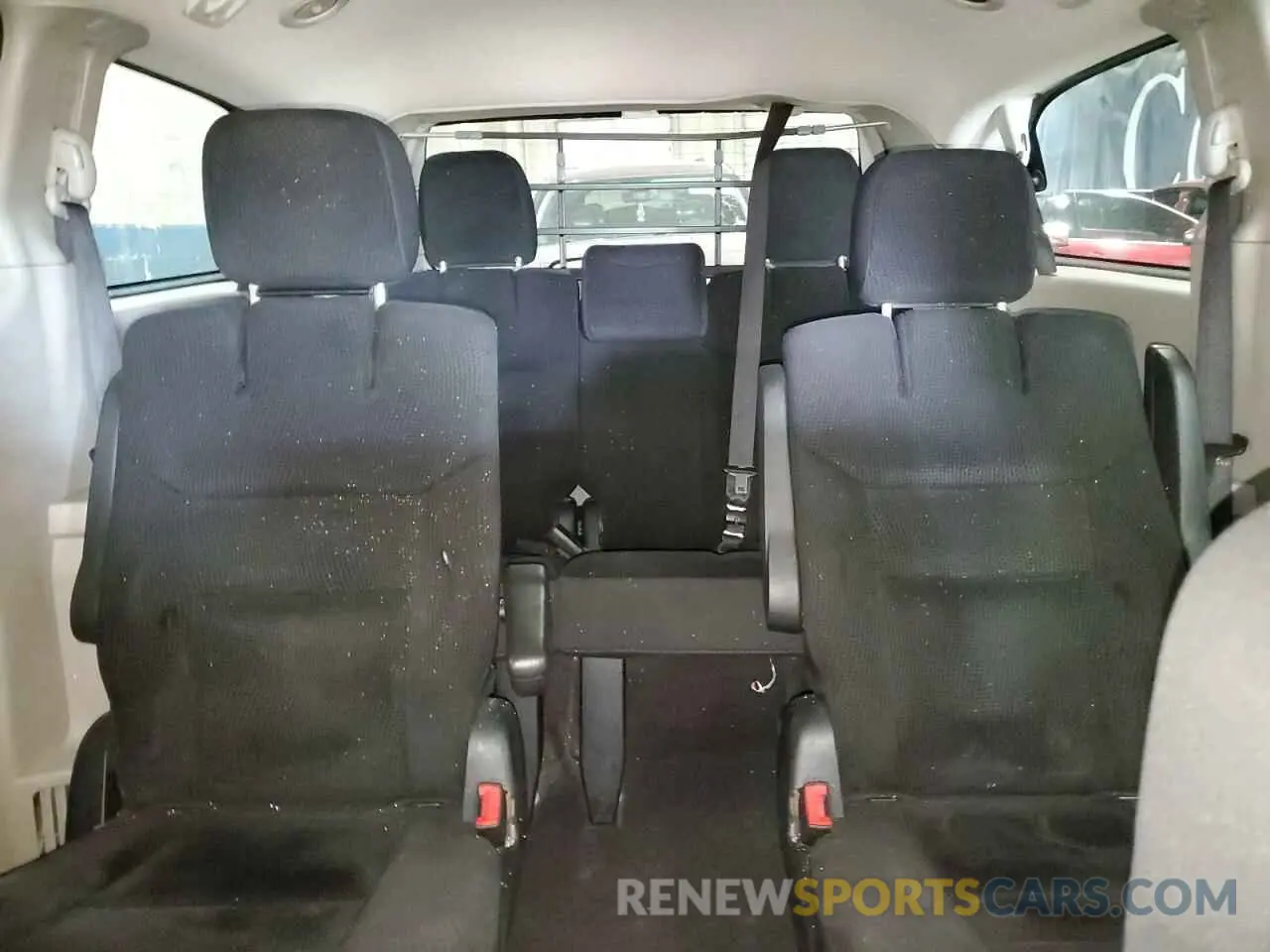 10 Photograph of a damaged car 2C4RDGBG9KR805292 DODGE CARAVAN 2019