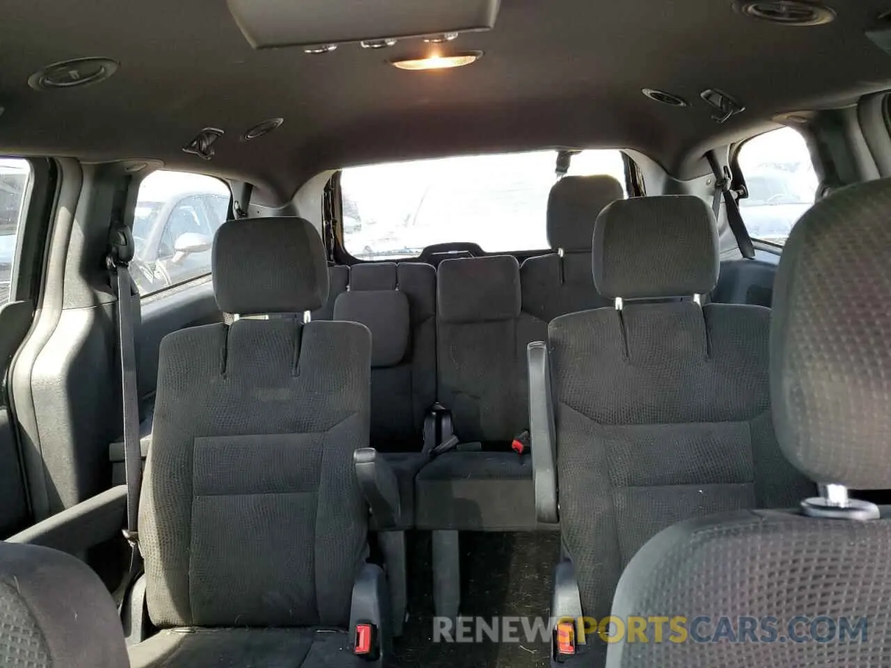 10 Photograph of a damaged car 2C4RDGBG9KR805440 DODGE CARAVAN 2019