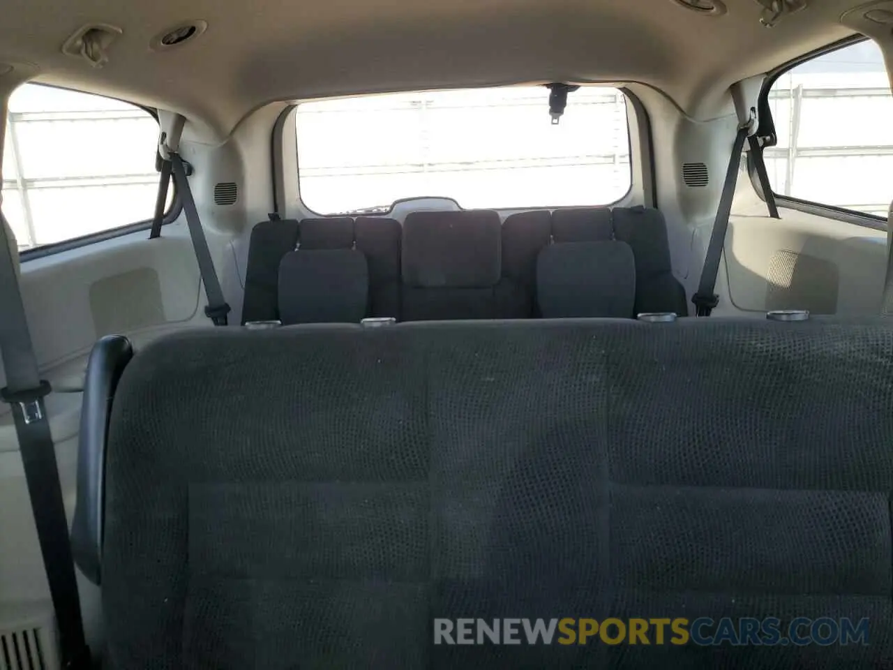 10 Photograph of a damaged car 2C4RDGBGXKR539202 DODGE CARAVAN 2019
