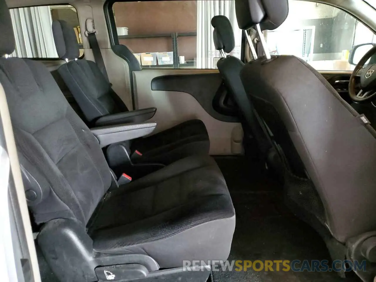 11 Photograph of a damaged car 2C4RDGBGXKR623441 DODGE CARAVAN 2019