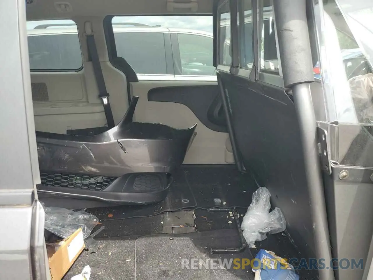 11 Photograph of a damaged car 2C4RDGBGXKR654673 DODGE CARAVAN 2019