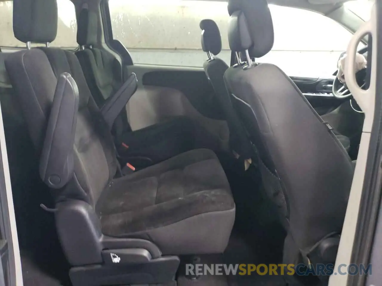 11 Photograph of a damaged car 2C4RDGBGXKR726648 DODGE CARAVAN 2019