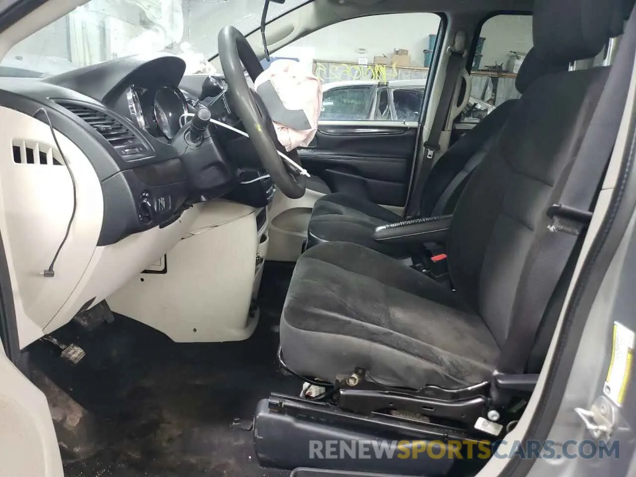 7 Photograph of a damaged car 2C4RDGBGXKR726648 DODGE CARAVAN 2019