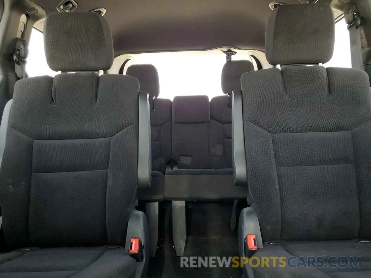10 Photograph of a damaged car 2C4RDGBGXKR780533 DODGE CARAVAN 2019