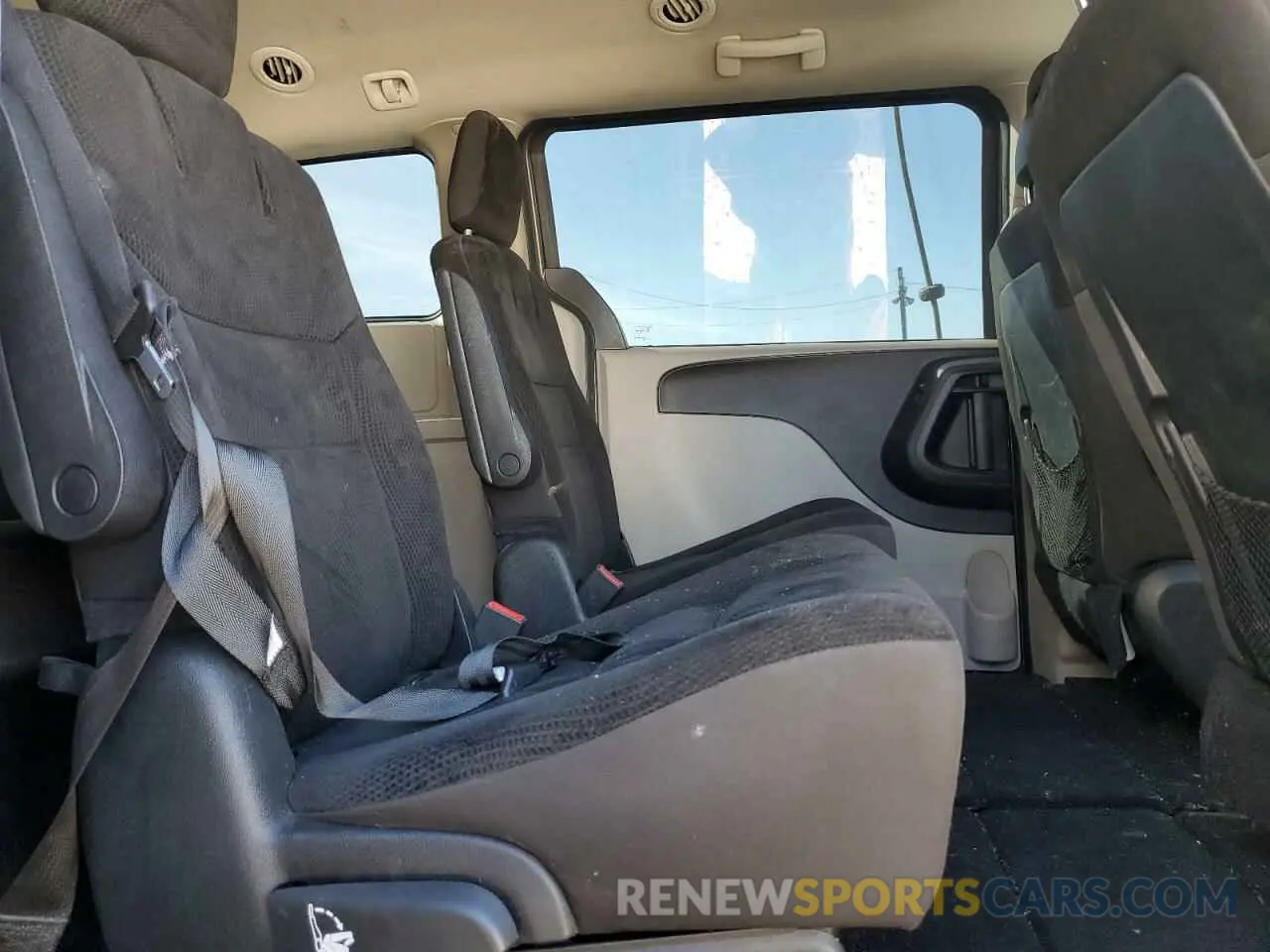 10 Photograph of a damaged car 2C4RDGBGXKR794075 DODGE CARAVAN 2019