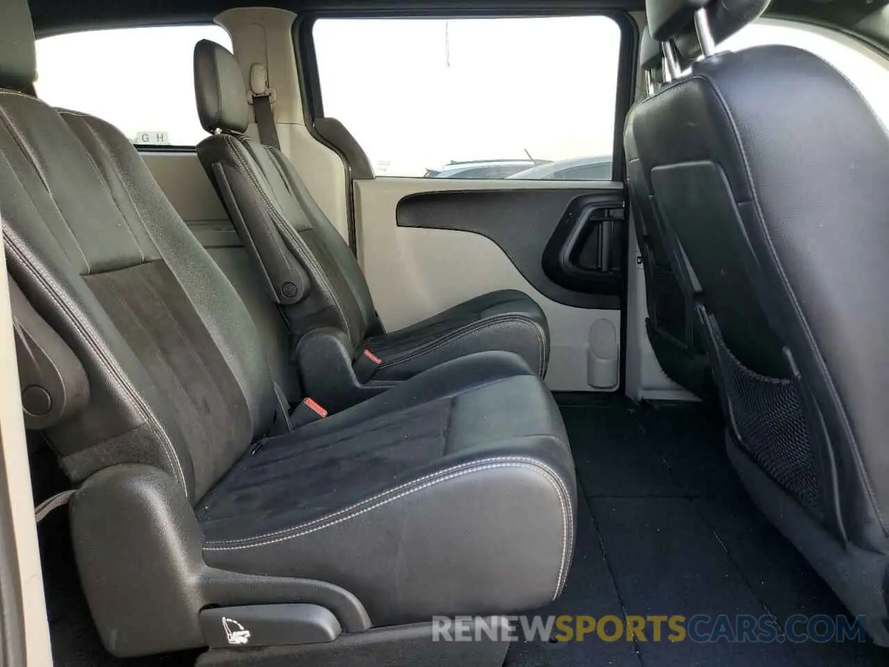 11 Photograph of a damaged car 2C4RDGCG0KR771757 DODGE CARAVAN 2019