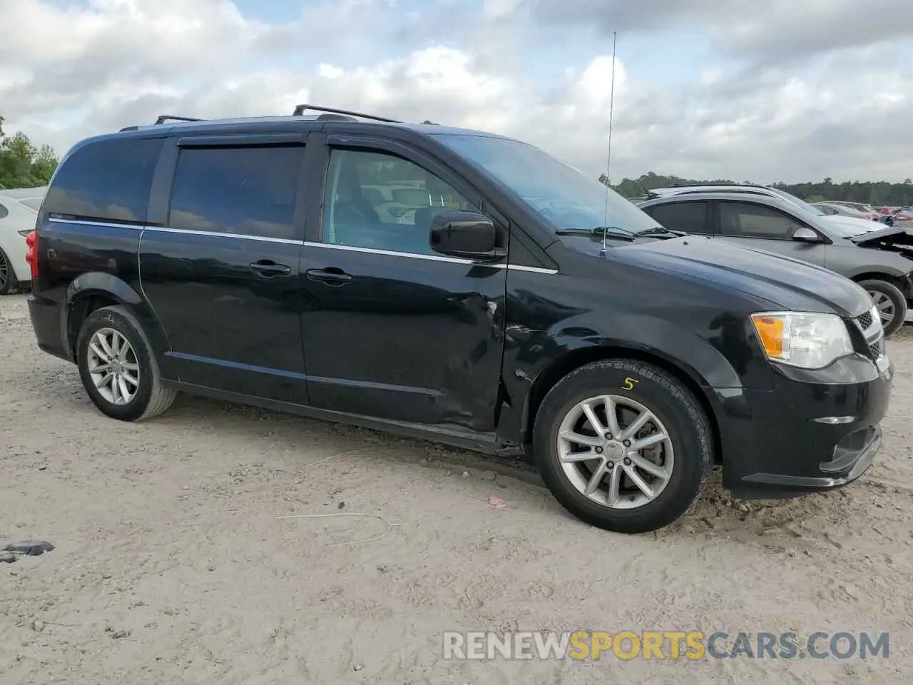 4 Photograph of a damaged car 2C4RDGCG0KR771757 DODGE CARAVAN 2019