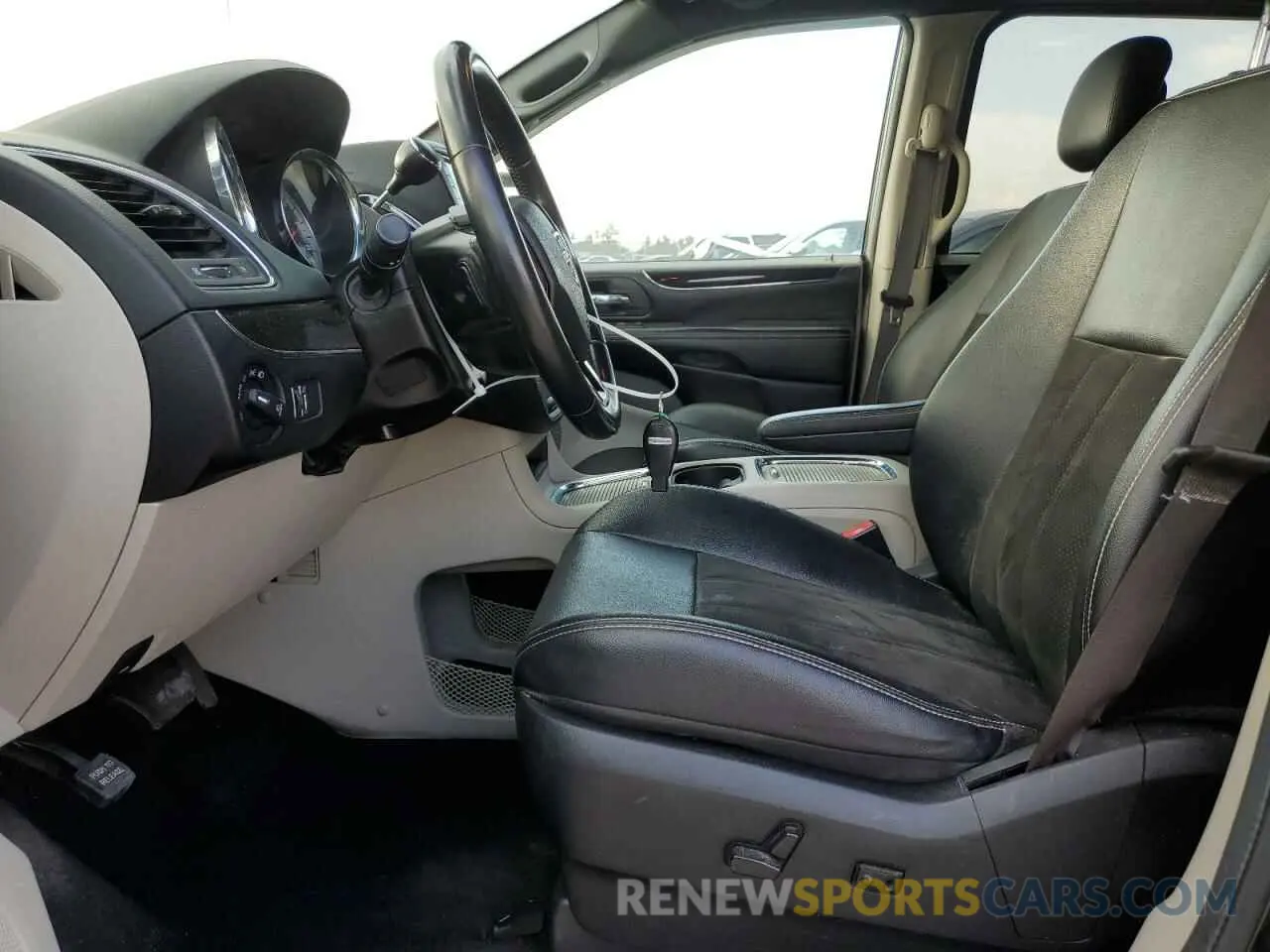 7 Photograph of a damaged car 2C4RDGCG0KR771757 DODGE CARAVAN 2019