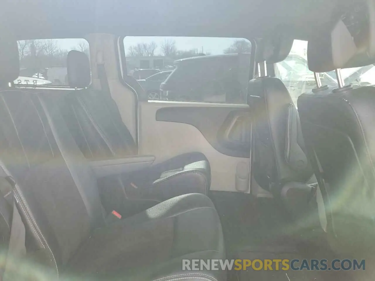 11 Photograph of a damaged car 2C4RDGCG0KR772049 DODGE CARAVAN 2019