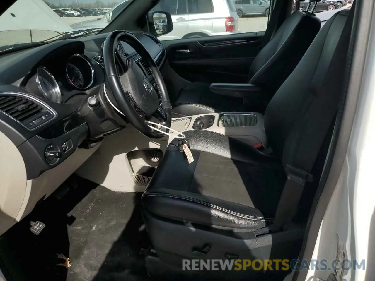 7 Photograph of a damaged car 2C4RDGCG0KR772049 DODGE CARAVAN 2019