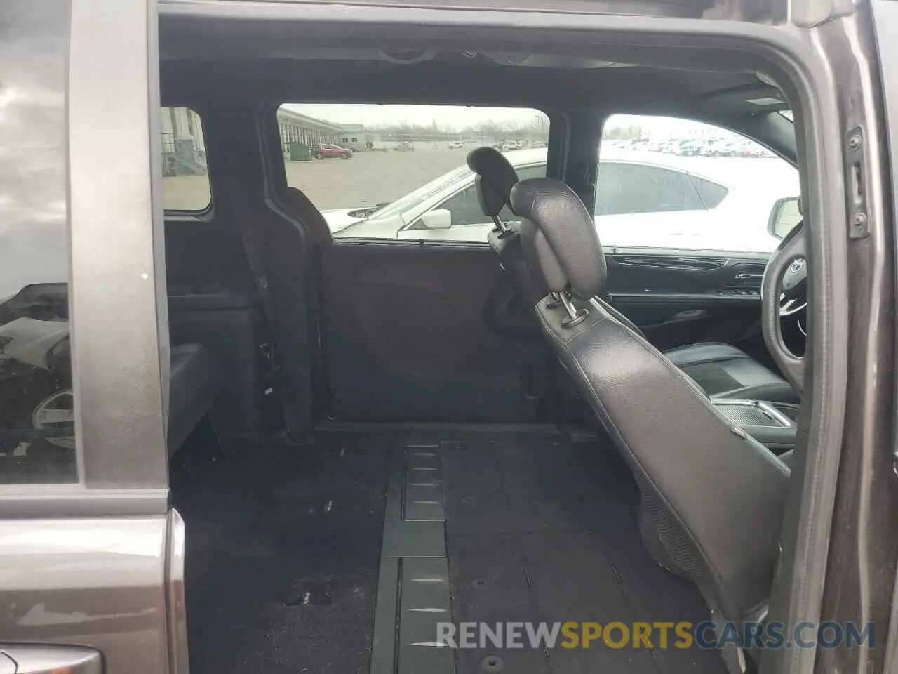 11 Photograph of a damaged car 2C4RDGCG0KR780443 DODGE CARAVAN 2019