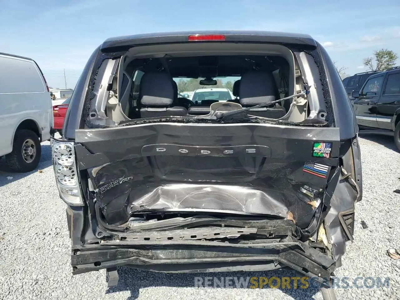 6 Photograph of a damaged car 2C4RDGCG0KR786808 DODGE CARAVAN 2019